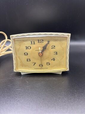 General Electric Gold-Tone Electric Wall/Desk Clock - Gold Face